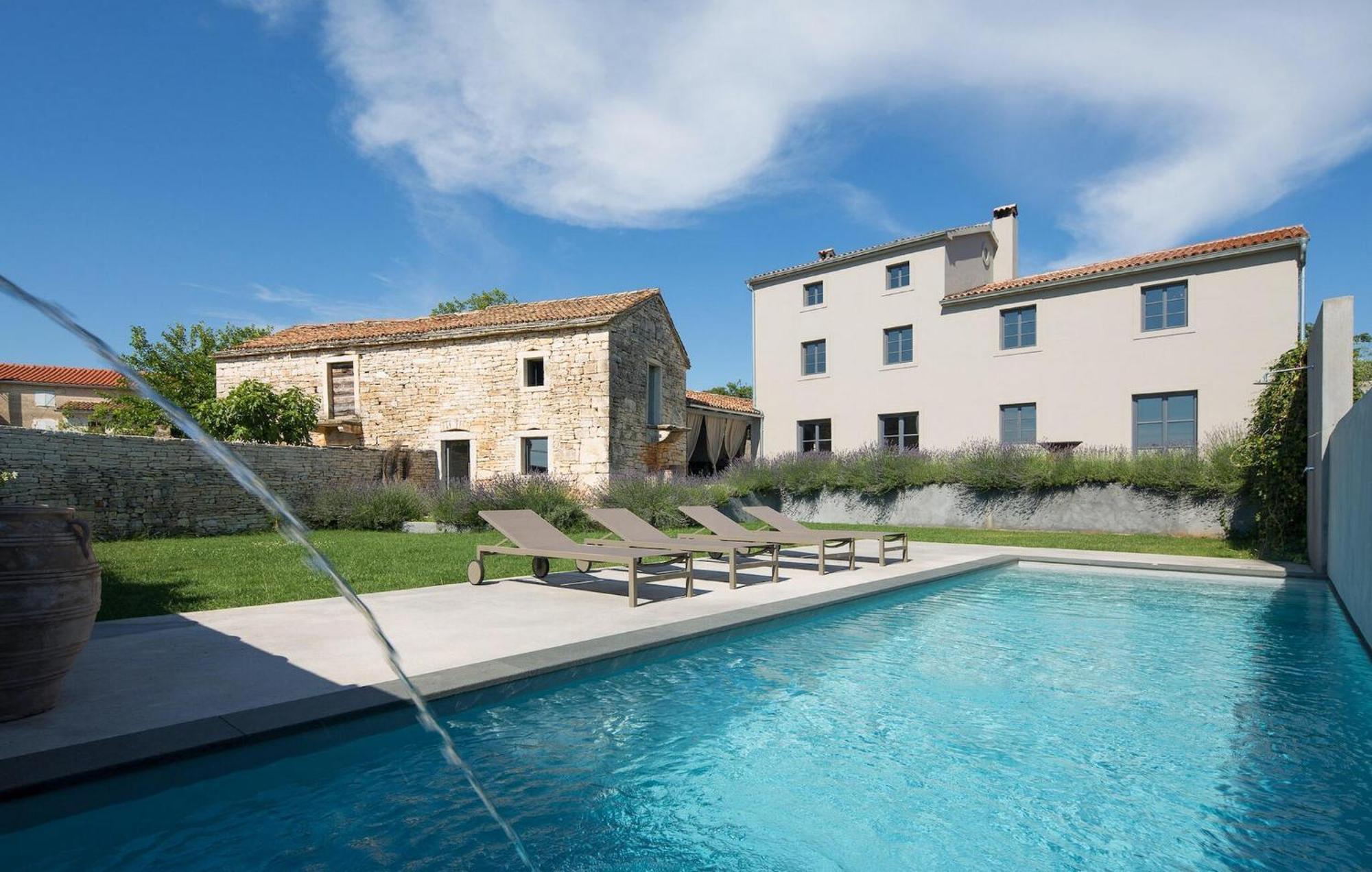 Cozy Home In Tinjan With Outdoor Swimming Pool Bagian luar foto