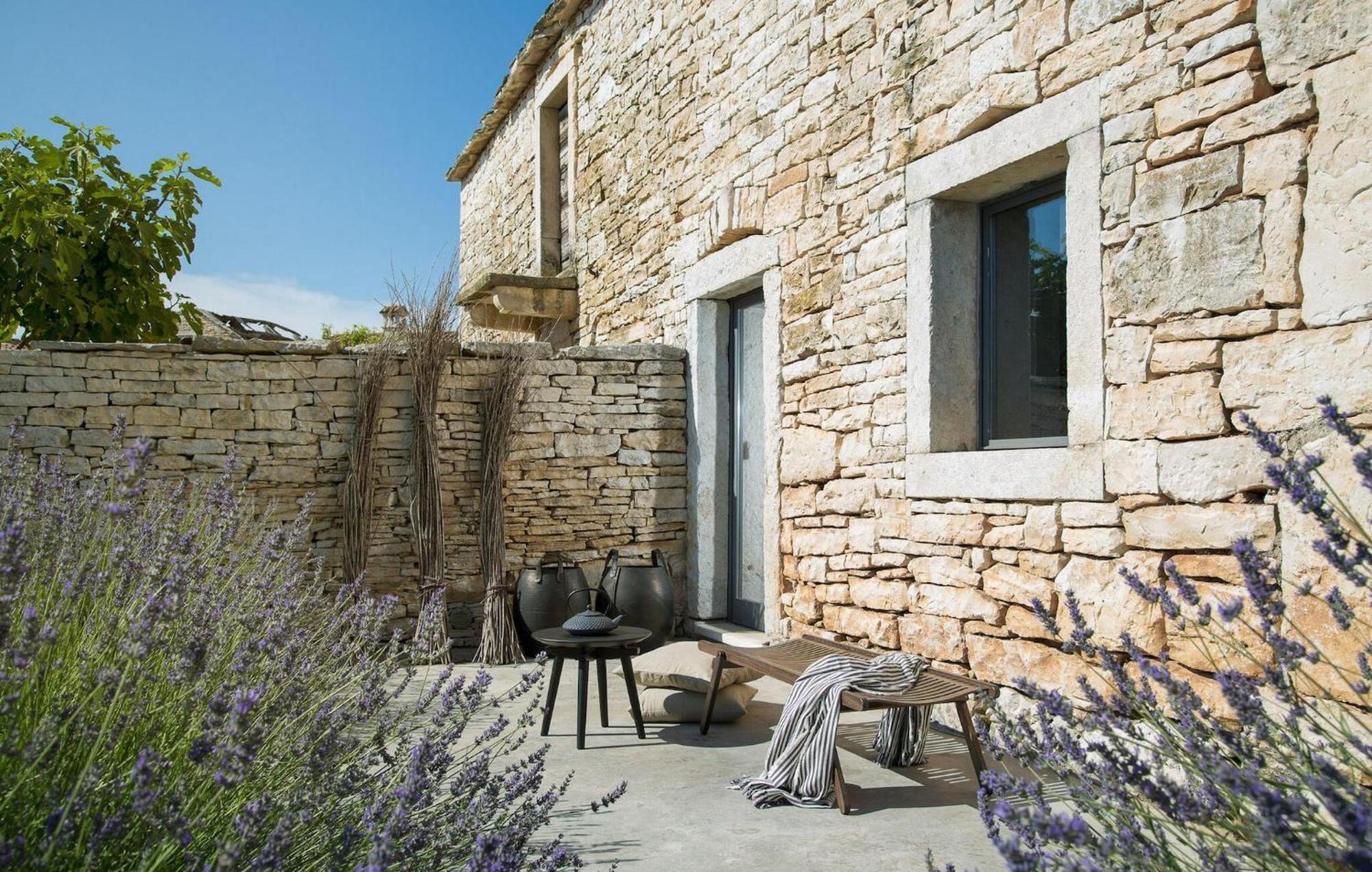 Cozy Home In Tinjan With Outdoor Swimming Pool Bagian luar foto